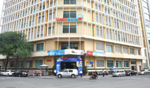 vệ sinh kính tòa nhà ngân hàng vietinbank